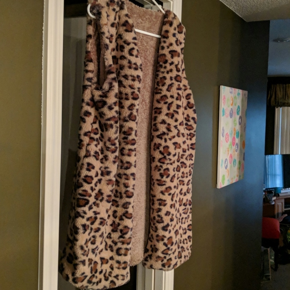 Leopard print vest